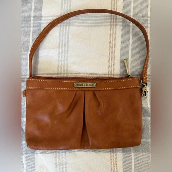 Elegant Tan Leather Shoulder Bag - Picture 3 of 7